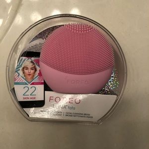 FOREO LUNA facial massager